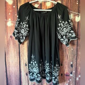LIV LOS ANGELES Black Floral Embroidered Boho Bardot Tunic
Top Size 1X